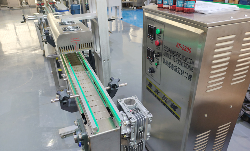 江蘇自動(dòng)封口機(jī)實(shí)拍