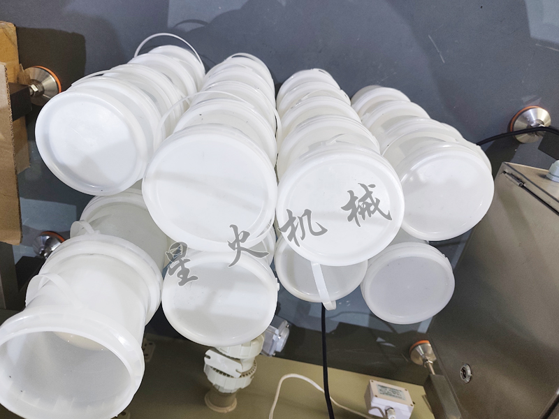 塑料桶壓蓋封口實(shí)際效果