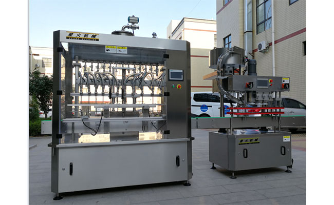 山西老陳醋全自動(dòng)灌裝機(jī)實(shí)拍圖