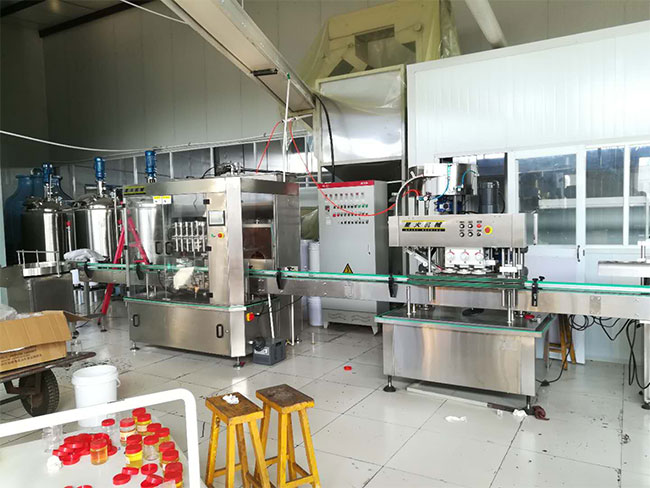 星火江蘇全自動蜂蜜灌裝機生產(chǎn)線案例實拍