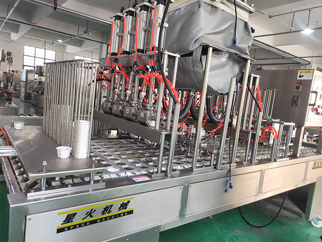 星火全自動灌裝封口機設備展示