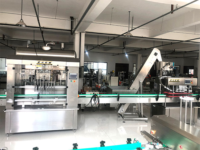 秋梨膏灌裝機生產(chǎn)線設備展示