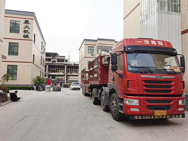 星火包裝機械生產(chǎn)廠家發(fā)貨現(xiàn)場