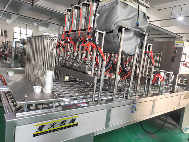 盒裝火鍋蘸料封口機(jī)設(shè)備展示