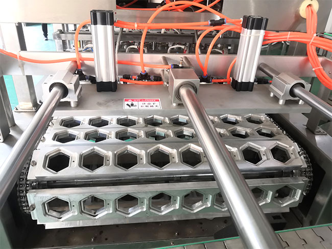 江蘇南京全自動(dòng)塑料盒封口機(jī)設(shè)備細(xì)節(jié)展示