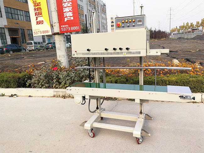 星火自動(dòng)封口機(jī)設(shè)備展示