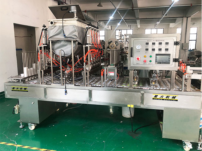 星火預(yù)制菜專(zhuān)用給盒式包裝封口機(jī)設(shè)備展示