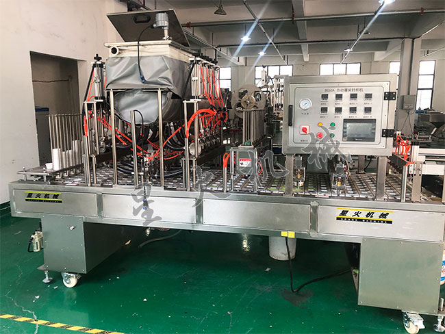 杯裝燕麥粥灌裝封杯機設備展示